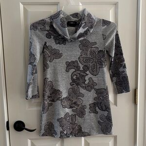 Amy Byer Gray Floral Knit Top
